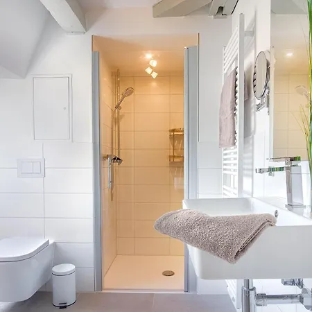 Gutshaus No4 *
